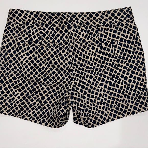 Banana Republic Geometric Navy & Tan Patterned Chino Shorts with pockets size 2 - Picture 5 of 11